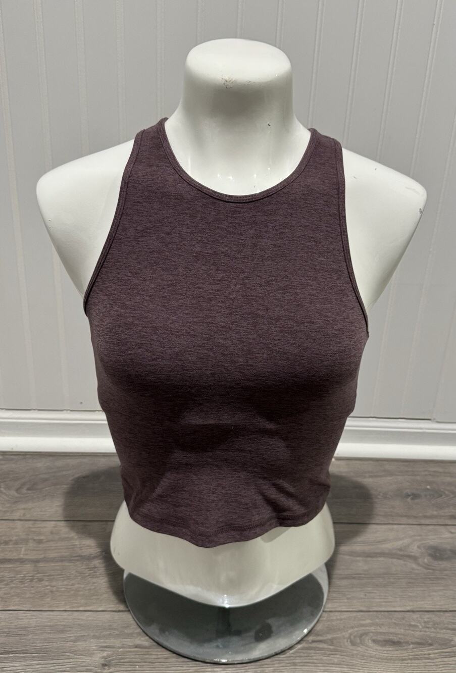 Vuori Smoked Plum Elevation Plyo Cropped Tank Top Women’s Size S Built In